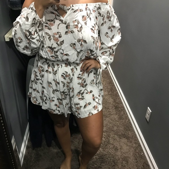 Conga Line Off the Shoulder Off-White Romper - Picture 2 of 6
